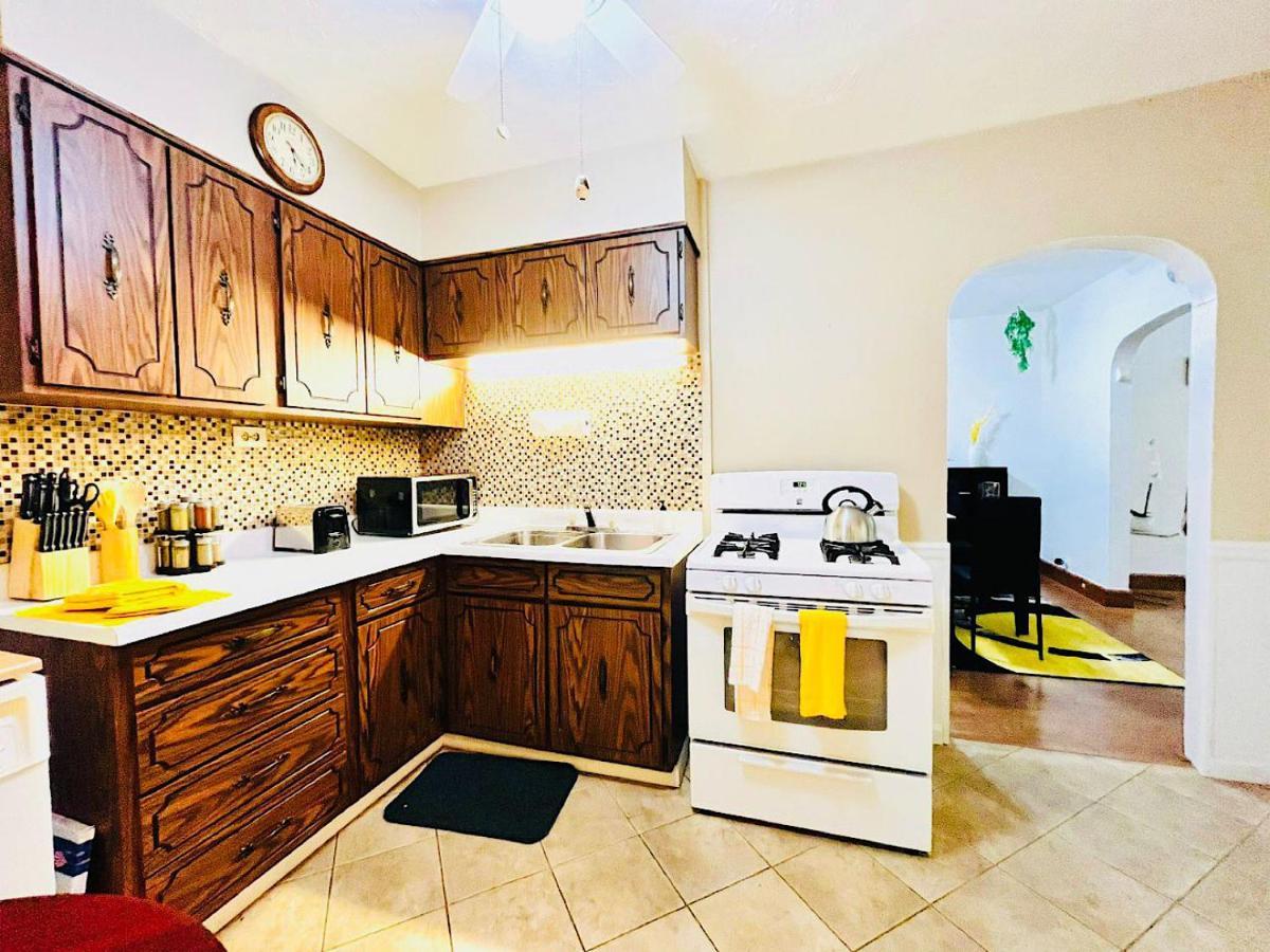 The Amber Retreat - Brooklyn Centre Comfort - Charming Space For Families, Couples & Business Travelers Near Downtown - With 300Mb Wifi, Parking & Self Check-In Cleveland Esterno foto