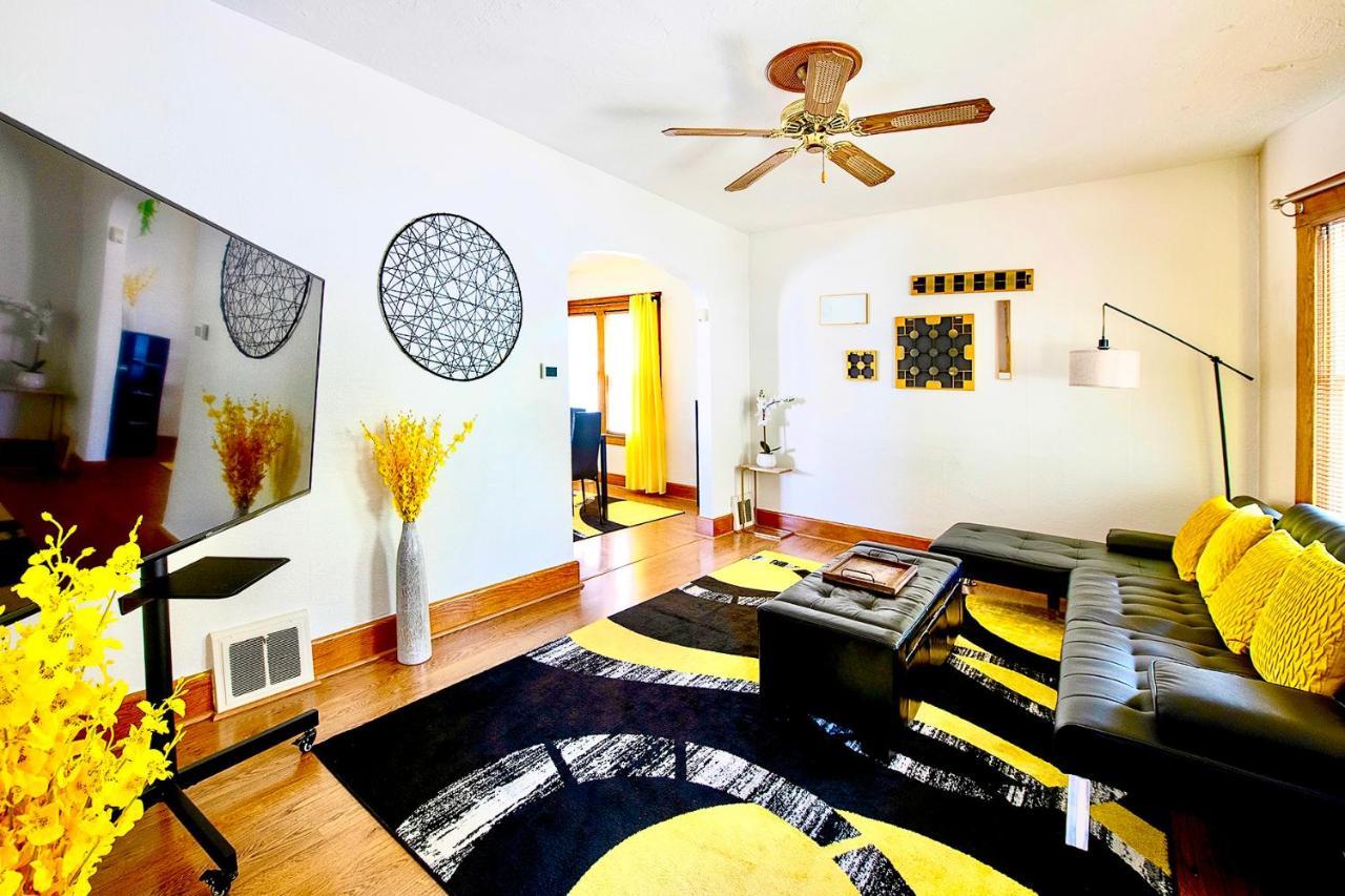 The Amber Retreat - Brooklyn Centre Comfort - Charming Space For Families, Couples & Business Travelers Near Downtown - With 300Mb Wifi, Parking & Self Check-In Cleveland Esterno foto