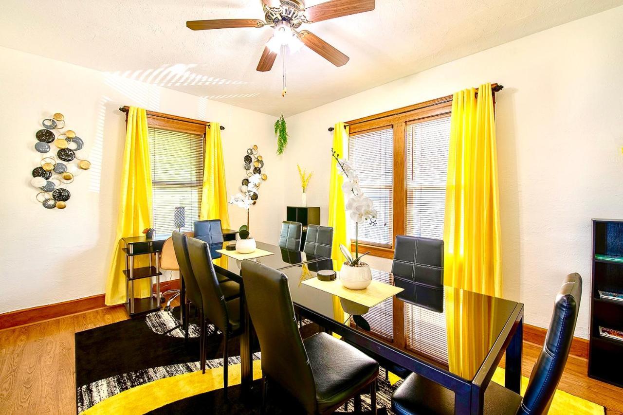 The Amber Retreat - Brooklyn Centre Comfort - Charming Space For Families, Couples & Business Travelers Near Downtown - With 300Mb Wifi, Parking & Self Check-In Cleveland Esterno foto