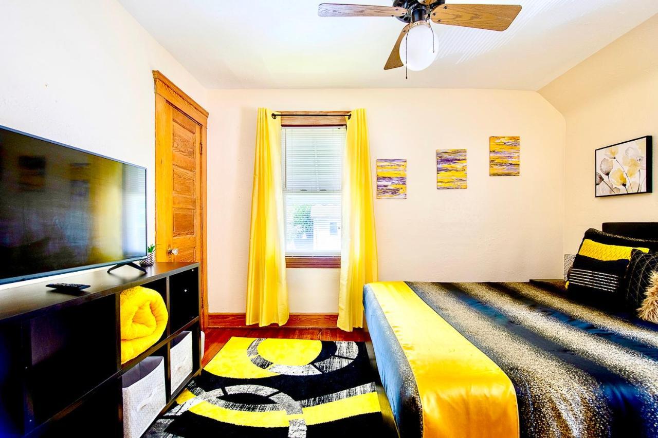 The Amber Retreat - Brooklyn Centre Comfort - Charming Space For Families, Couples & Business Travelers Near Downtown - With 300Mb Wifi, Parking & Self Check-In Cleveland Esterno foto