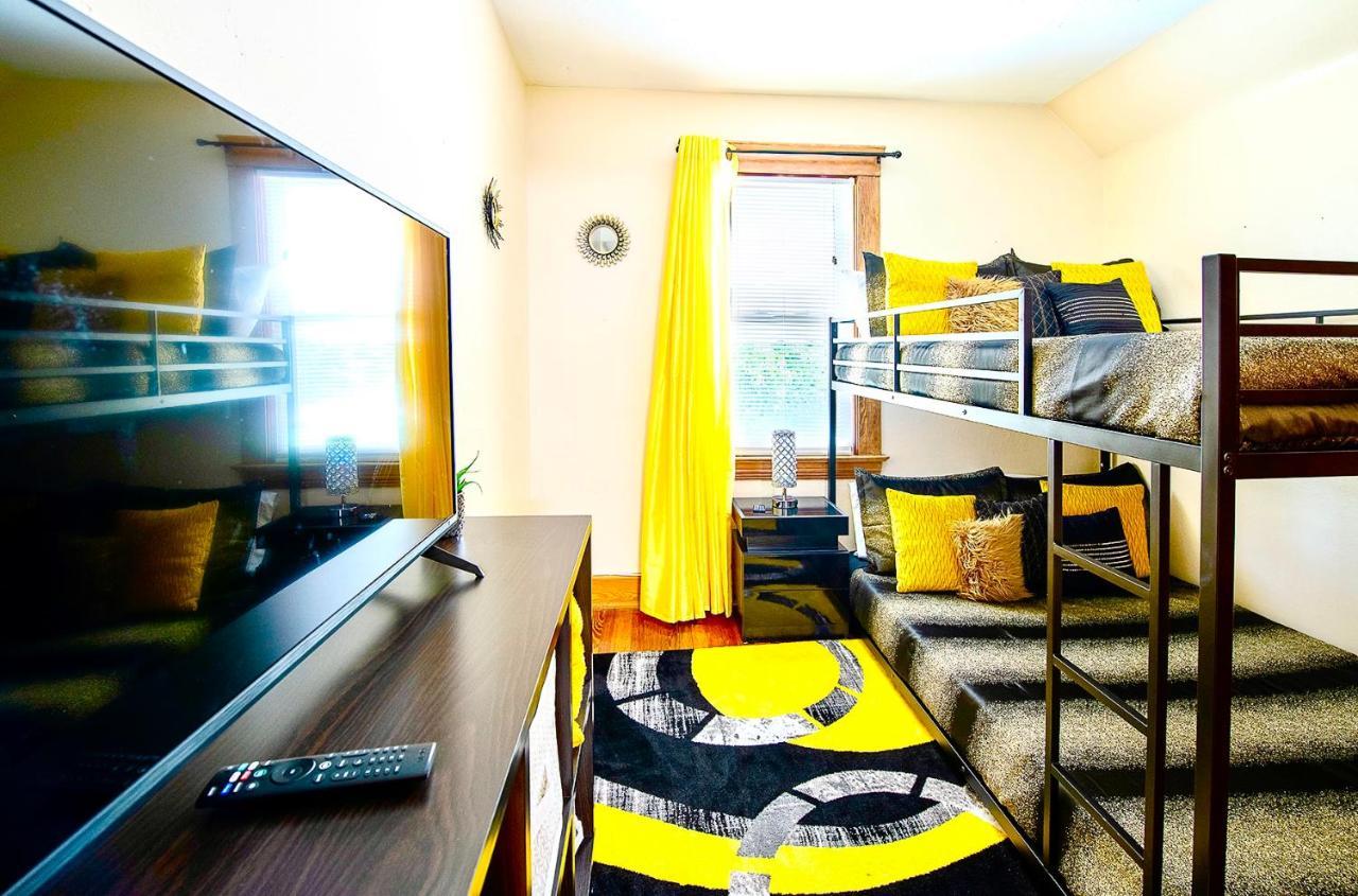 The Amber Retreat - Brooklyn Centre Comfort - Charming Space For Families, Couples & Business Travelers Near Downtown - With 300Mb Wifi, Parking & Self Check-In Cleveland Esterno foto