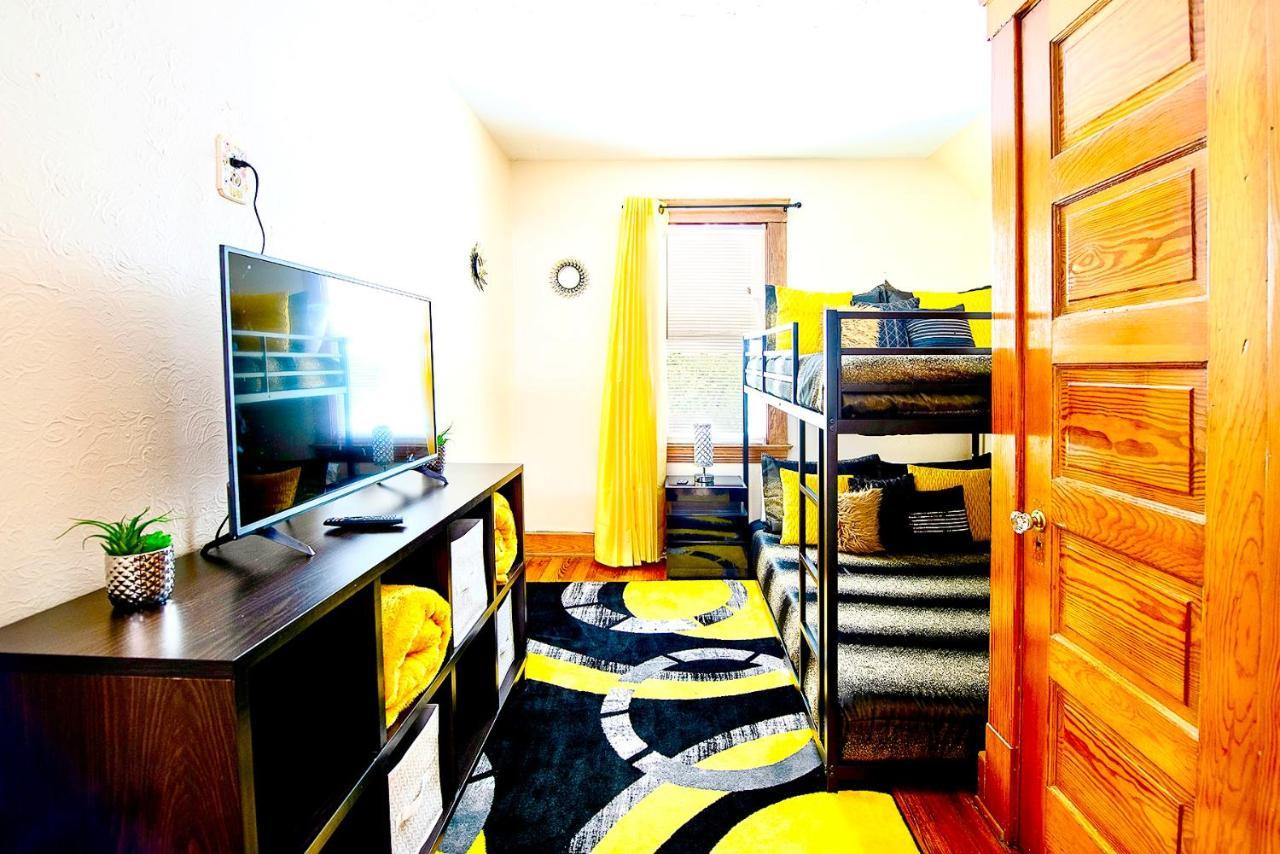 The Amber Retreat - Brooklyn Centre Comfort - Charming Space For Families, Couples & Business Travelers Near Downtown - With 300Mb Wifi, Parking & Self Check-In Cleveland Esterno foto