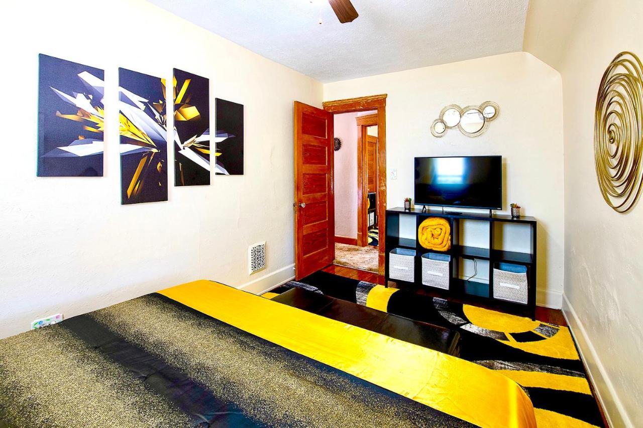 The Amber Retreat - Brooklyn Centre Comfort - Charming Space For Families, Couples & Business Travelers Near Downtown - With 300Mb Wifi, Parking & Self Check-In Cleveland Esterno foto