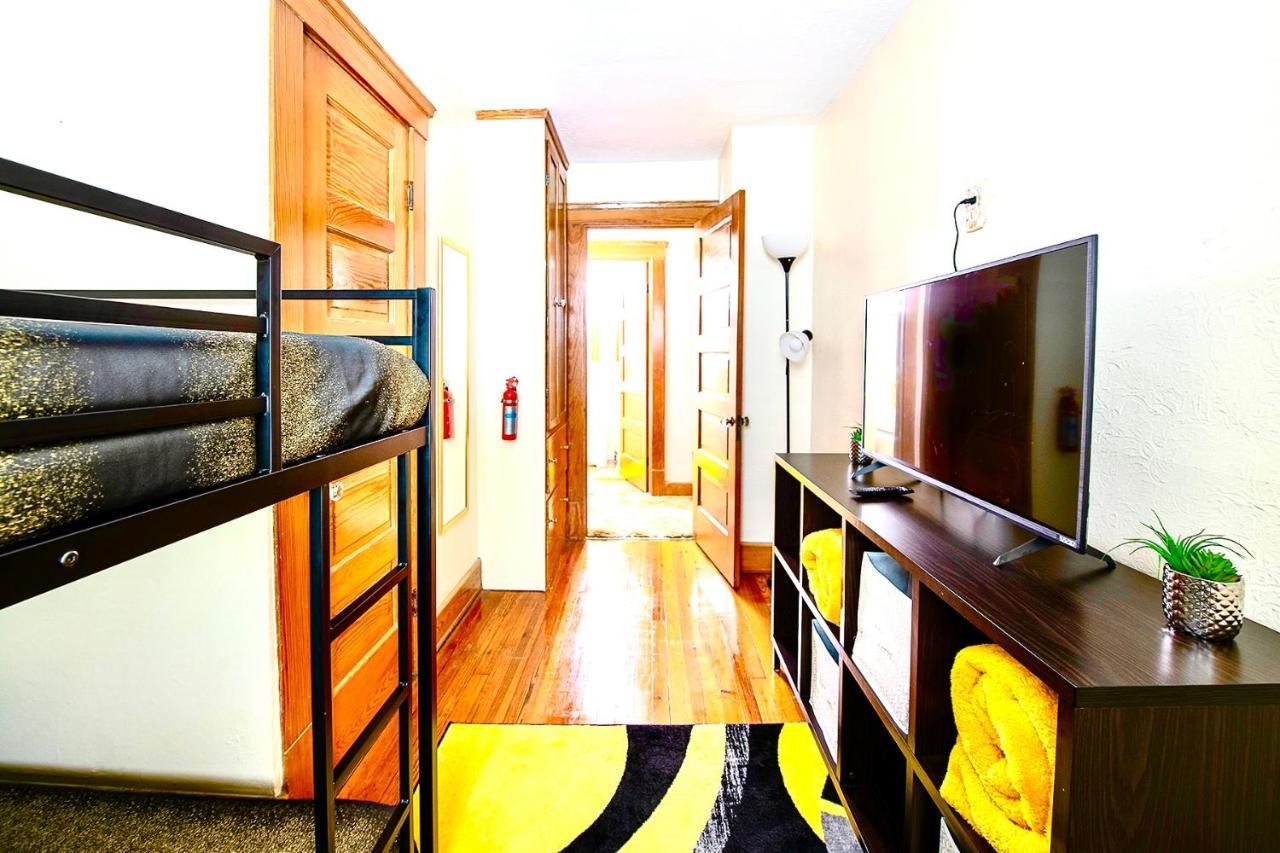 The Amber Retreat - Brooklyn Centre Comfort - Charming Space For Families, Couples & Business Travelers Near Downtown - With 300Mb Wifi, Parking & Self Check-In Cleveland Esterno foto