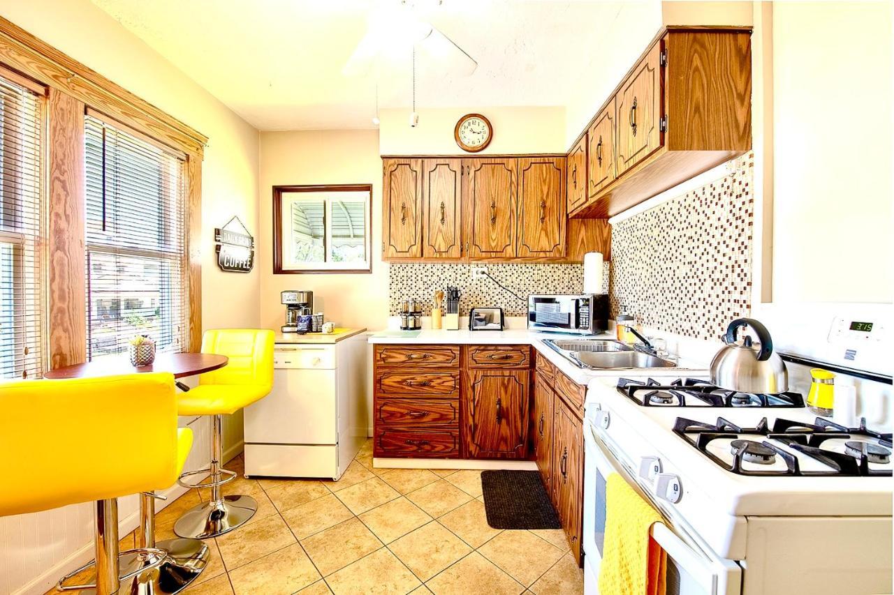 The Amber Retreat - Brooklyn Centre Comfort - Charming Space For Families, Couples & Business Travelers Near Downtown - With 300Mb Wifi, Parking & Self Check-In Cleveland Esterno foto