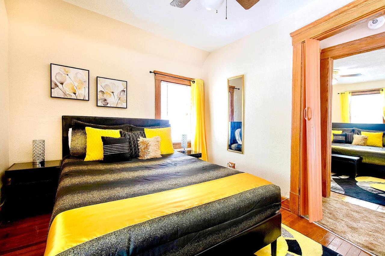 The Amber Retreat - Brooklyn Centre Comfort - Charming Space For Families, Couples & Business Travelers Near Downtown - With 300Mb Wifi, Parking & Self Check-In Cleveland Esterno foto