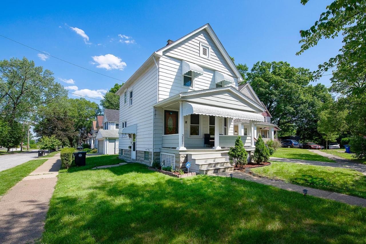 The Amber Retreat - Brooklyn Centre Comfort - Charming Space For Families, Couples & Business Travelers Near Downtown - With 300Mb Wifi, Parking & Self Check-In Cleveland Esterno foto
