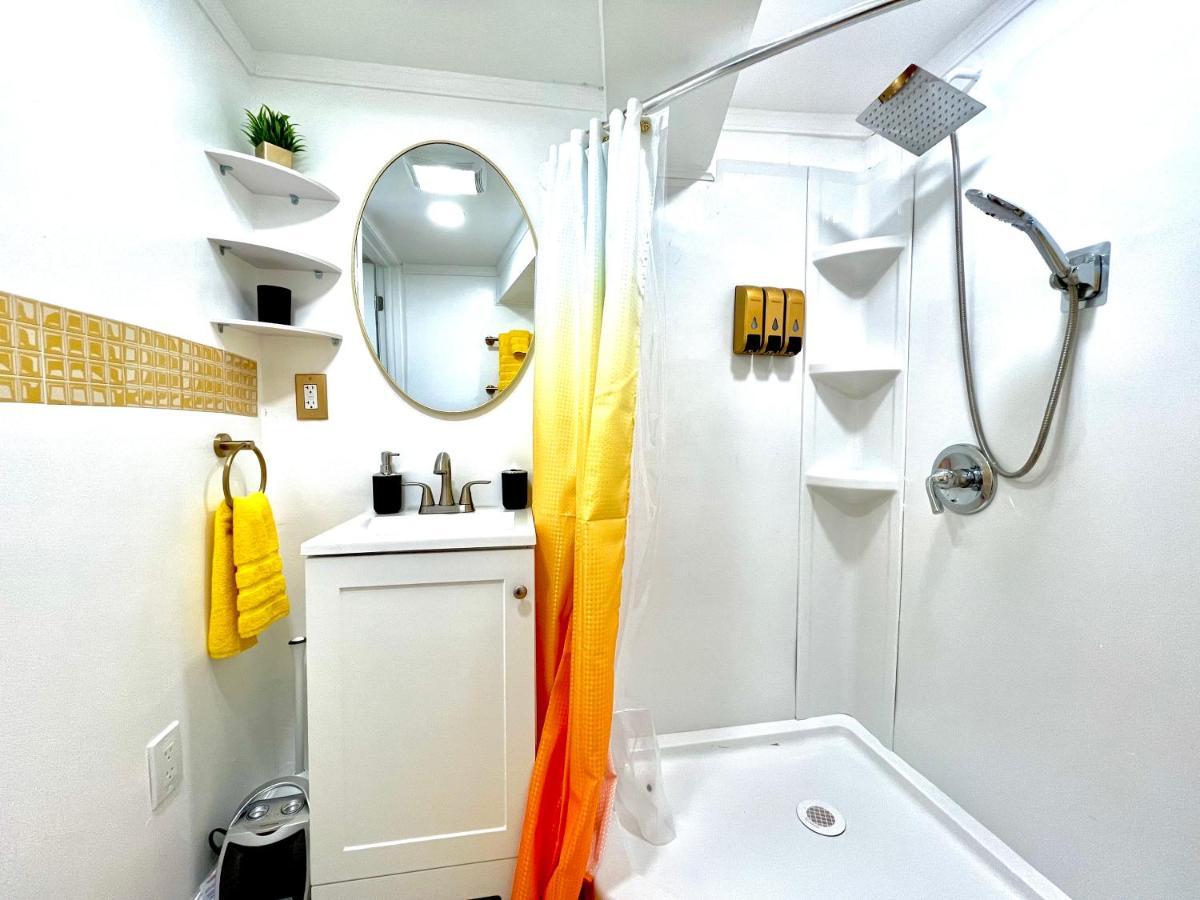 The Amber Retreat - Brooklyn Centre Comfort - Charming Space For Families, Couples & Business Travelers Near Downtown - With 300Mb Wifi, Parking & Self Check-In Cleveland Esterno foto