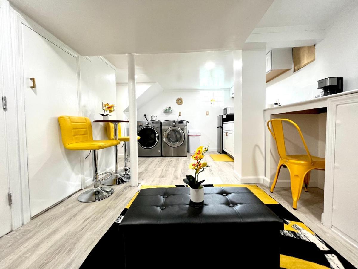 The Amber Retreat - Brooklyn Centre Comfort - Charming Space For Families, Couples & Business Travelers Near Downtown - With 300Mb Wifi, Parking & Self Check-In Cleveland Esterno foto