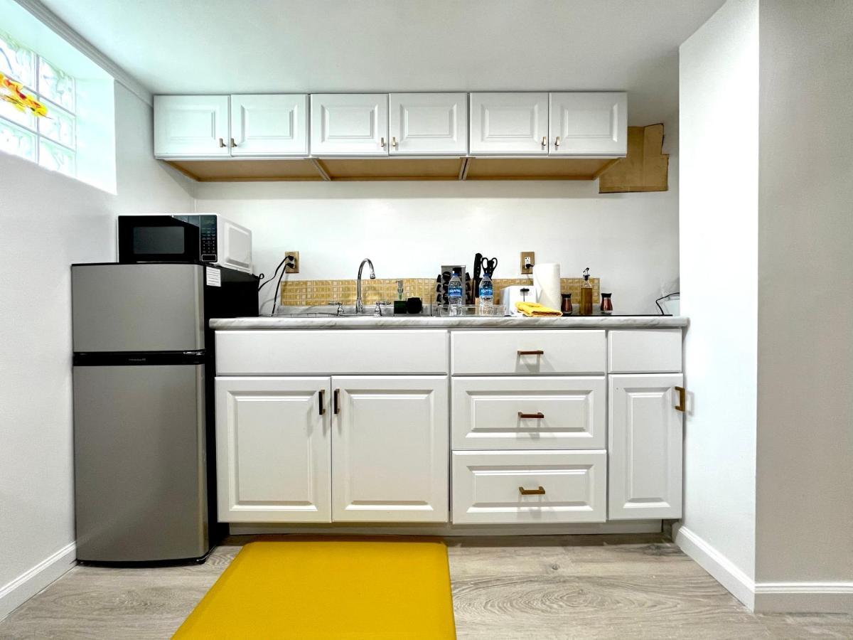 The Amber Retreat - Brooklyn Centre Comfort - Charming Space For Families, Couples & Business Travelers Near Downtown - With 300Mb Wifi, Parking & Self Check-In Cleveland Esterno foto